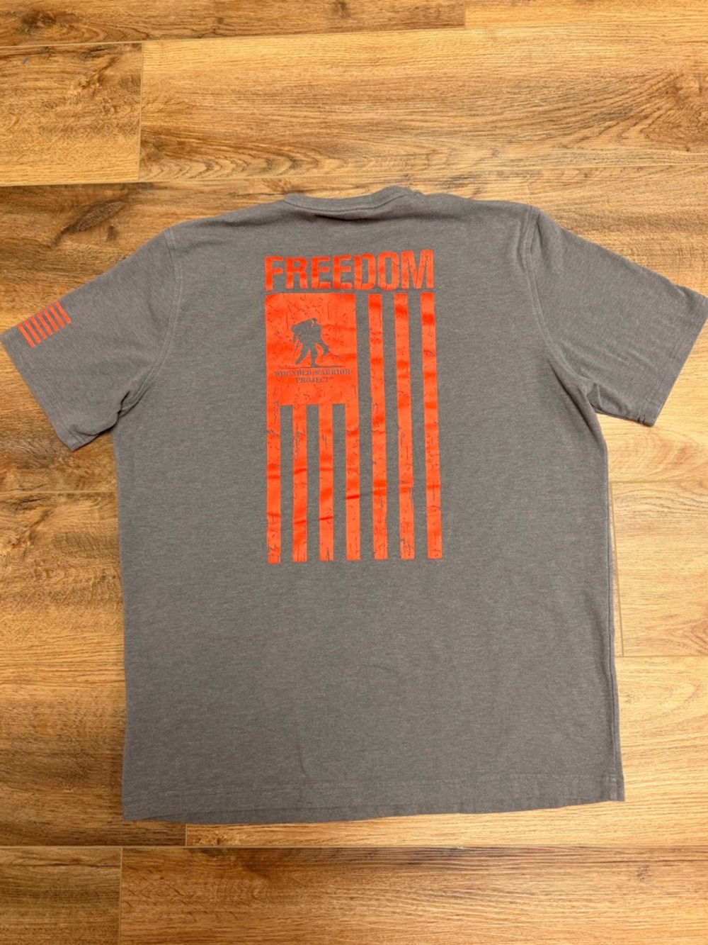 Under Armour Freedom Flag T-Shirt Men’s Large Gray Red Graphic Wounded Warrior - Picture 2 of 10